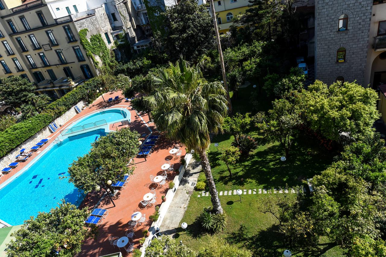 Hotel Carlton International